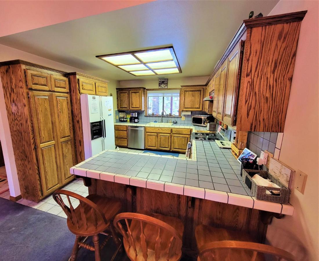 Four Seasons Getaway-Private Hot Spa With Pine Tree Views-Walk To Village And Pineknot Trailhead-Plus King Bed! Big Bear Lake Bagian luar foto