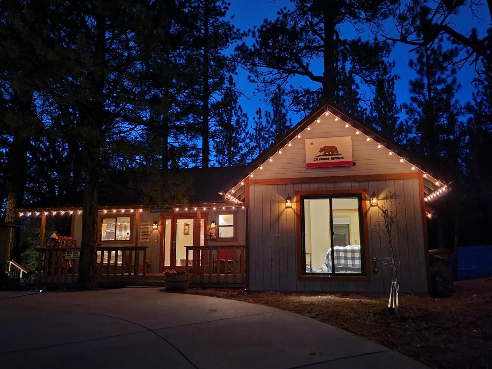 Four Seasons Getaway-Private Hot Spa With Pine Tree Views-Walk To Village And Pineknot Trailhead-Plus King Bed! Big Bear Lake Bagian luar foto
