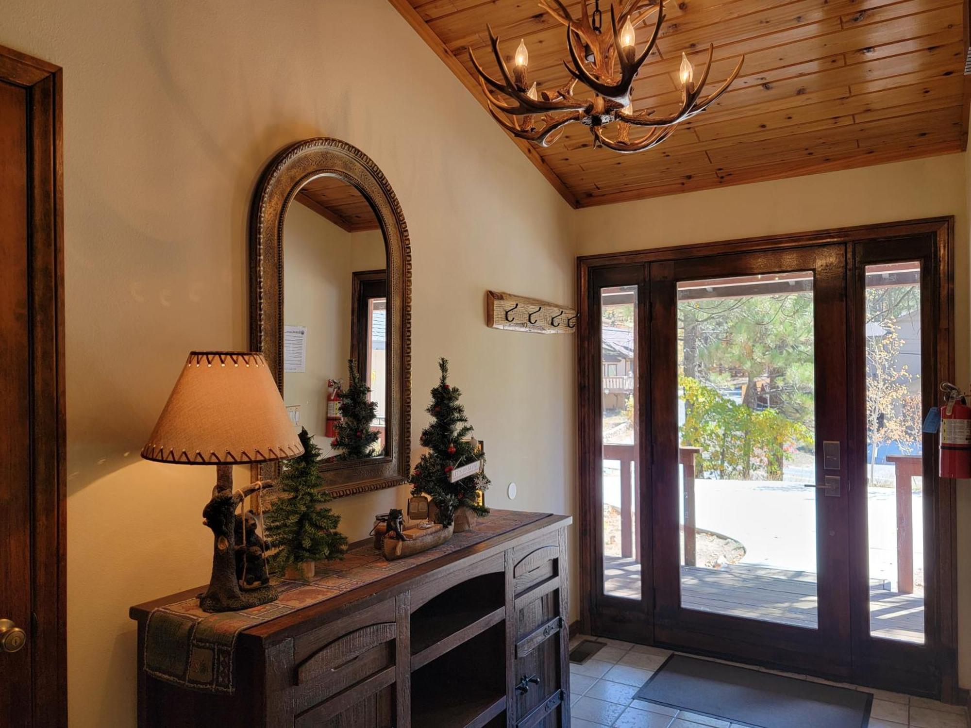Four Seasons Getaway-Private Hot Spa With Pine Tree Views-Walk To Village And Pineknot Trailhead-Plus King Bed! Big Bear Lake Bagian luar foto